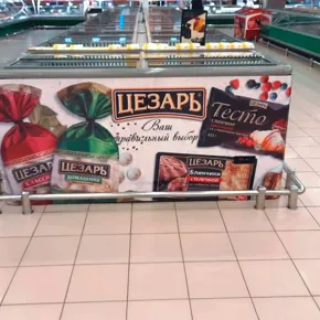 Монтаж стикера на холодильник. Сеть Окей